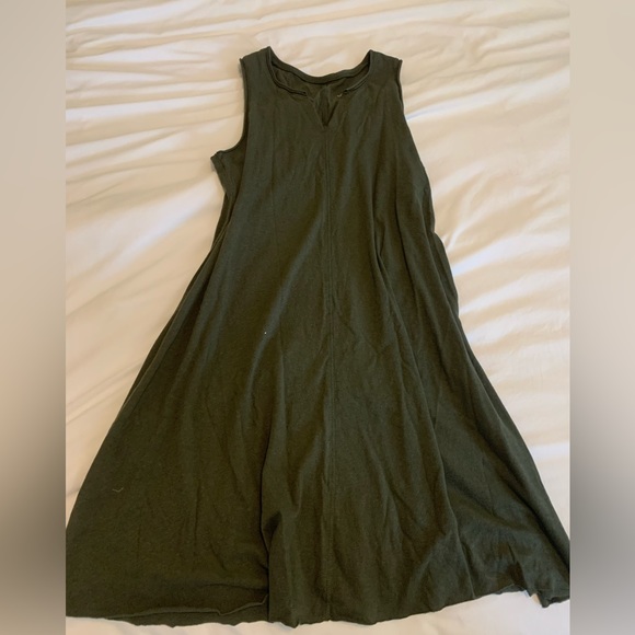 Green v neck dress - Picture 1 of 2